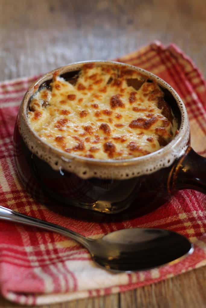 Soupe à l’oignon gratinée de ma mère